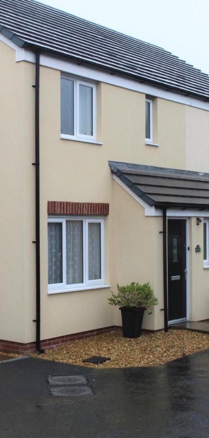 Home From Home Milford Haven Exterior photo